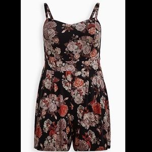 Torrid Floral Romper w/ pockets! Size 2